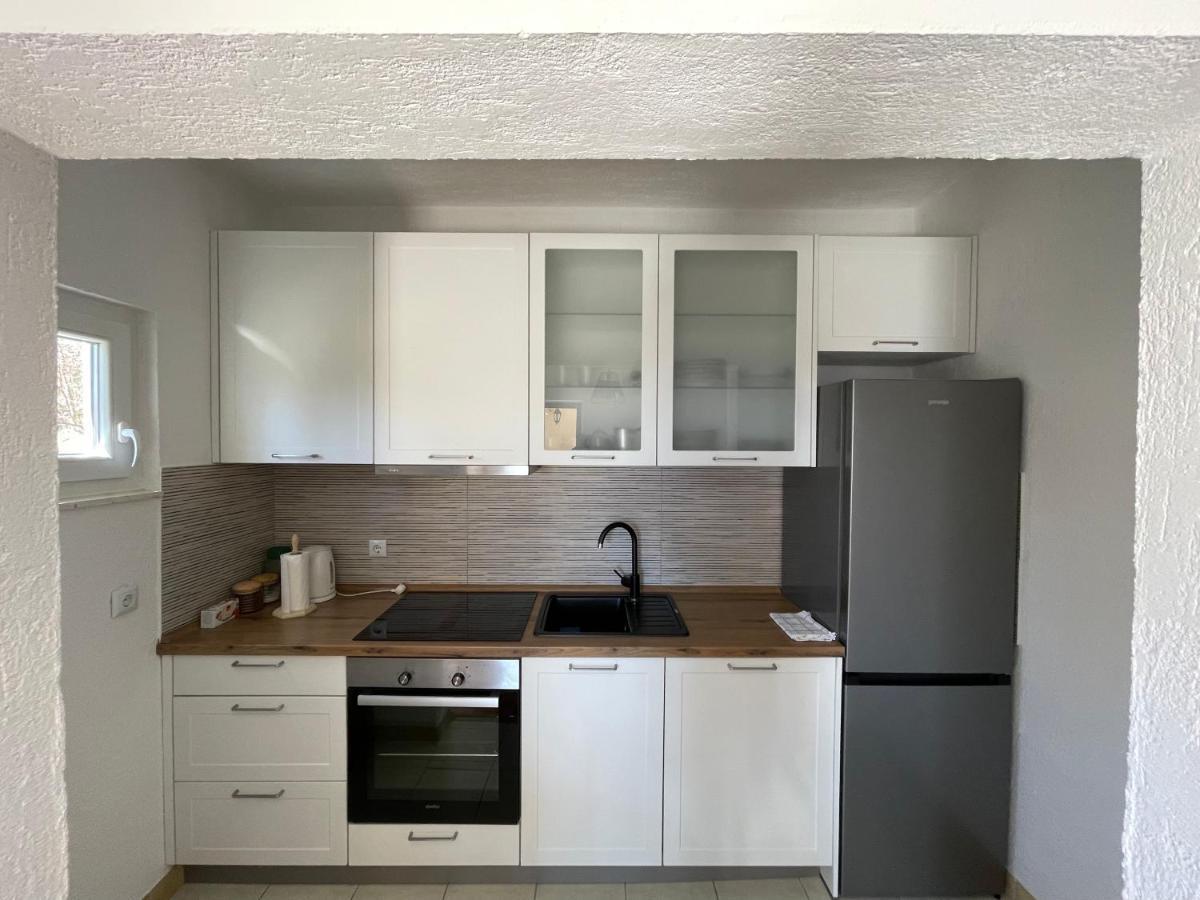 Apartman Ana Vrlika エクステリア 写真