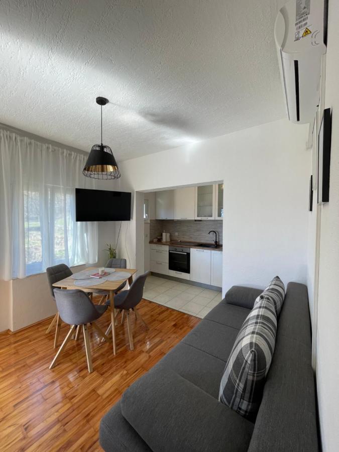 Apartman Ana Vrlika エクステリア 写真